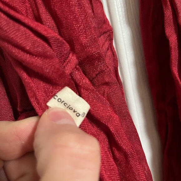 NWOT CORCIOVA Elegant Red infinity scarf - Picture 2 of 4